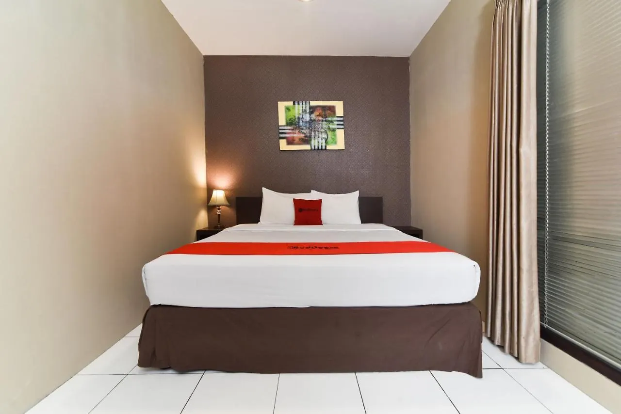 Reddoorz Plus @ Raya Legian Indonesia