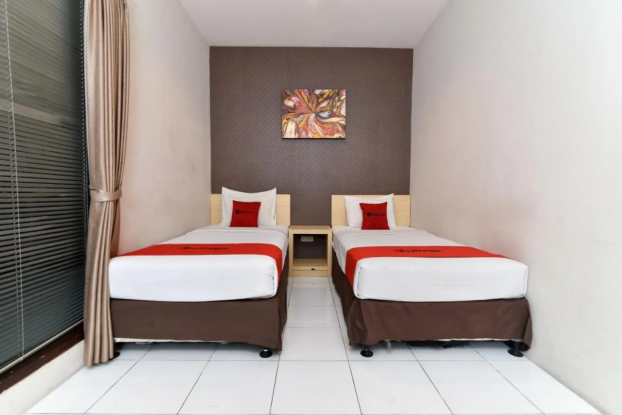 *** Hotel Reddoorz Plus @ Raya Legian Indonesia