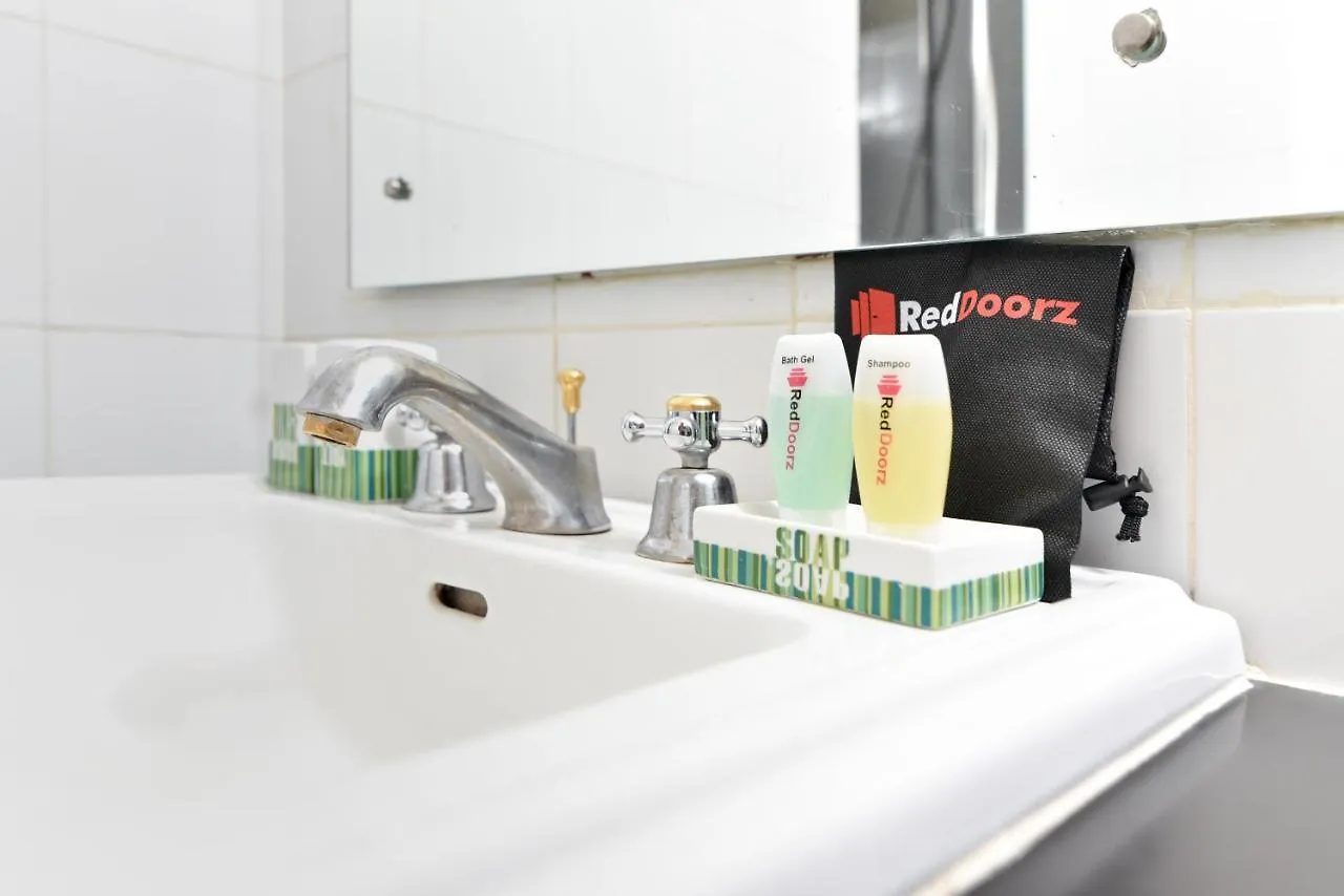Reddoorz Plus @ Raya Legian Indonesia
