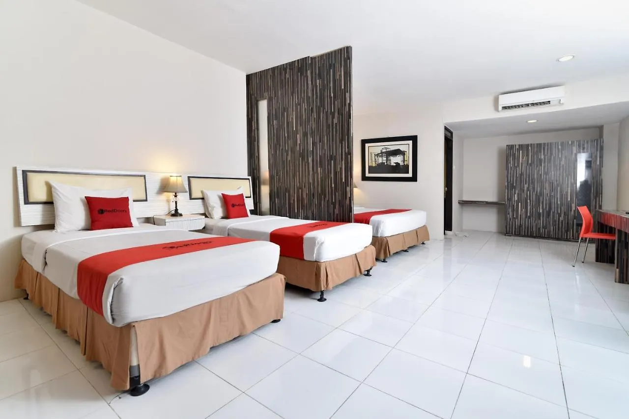 Reddoorz Plus @ Raya Legian Hotel