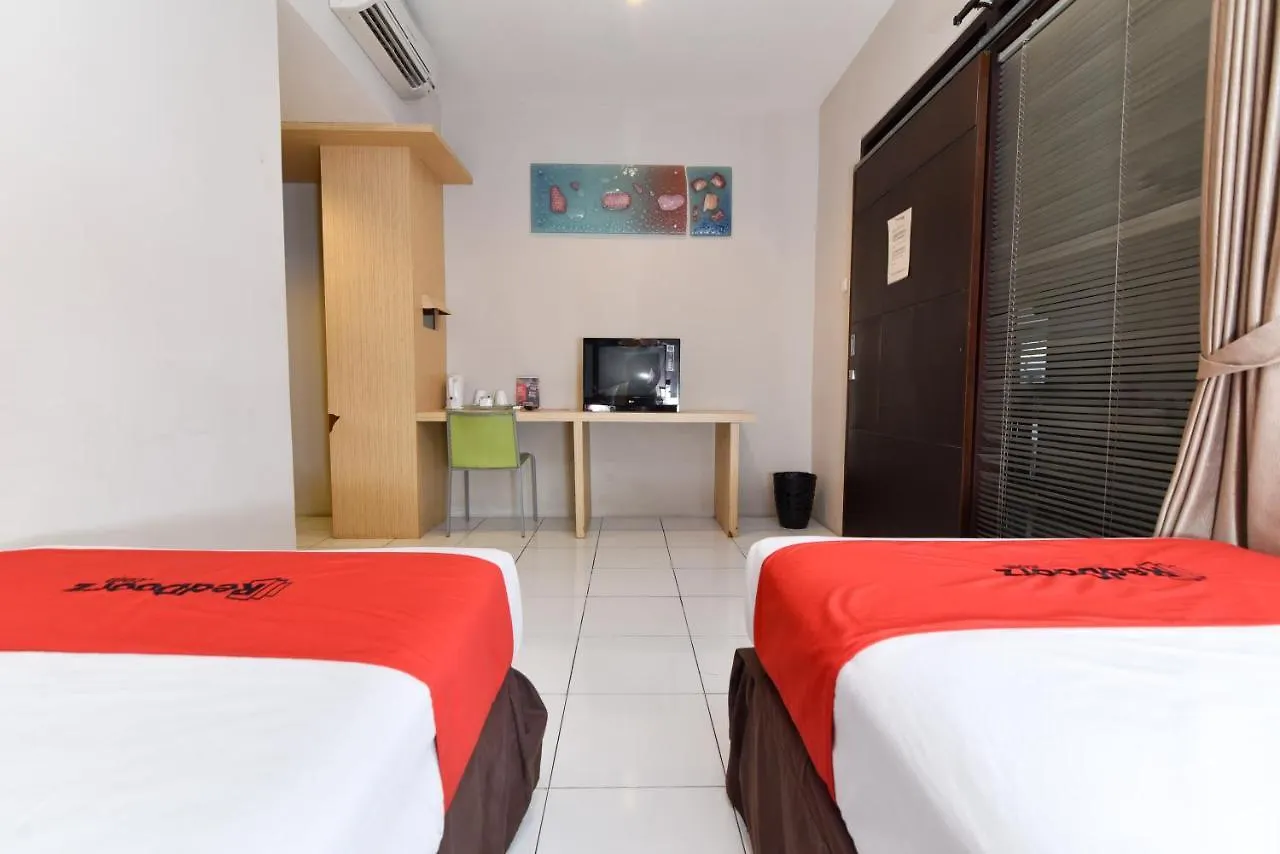 Reddoorz Plus @ Raya Legian 3*, Legian (Bali)