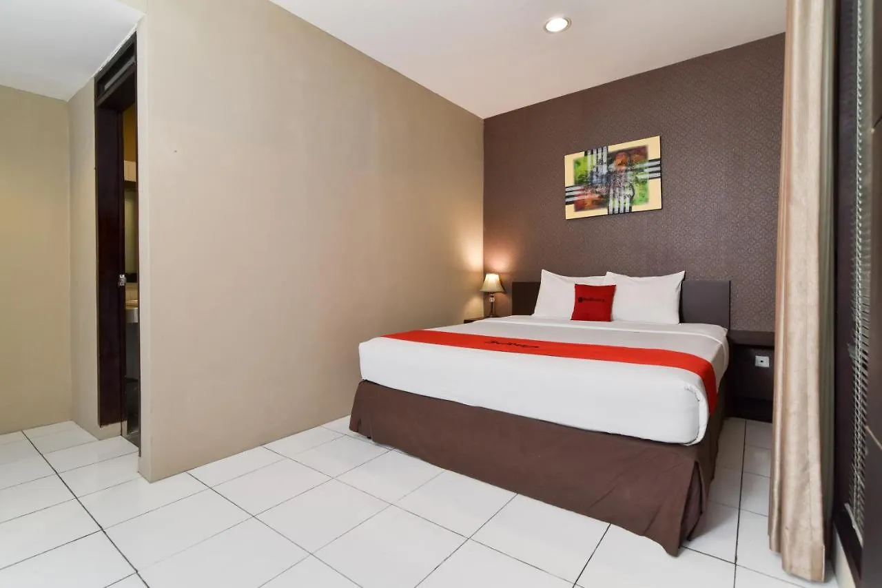 Reddoorz Plus @ Raya Legian Hotel